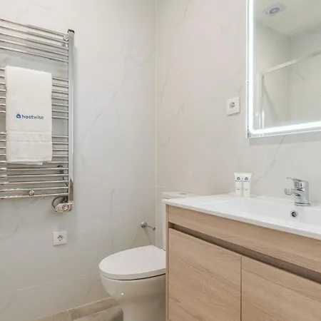 & Stylish By Hostwise Appartement Porto