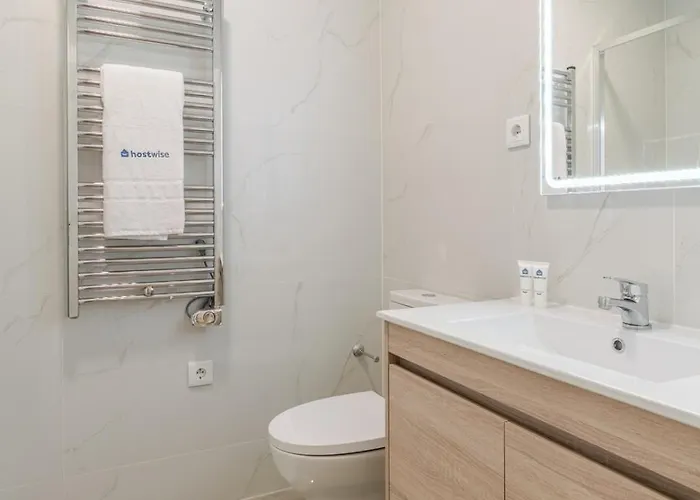 & Stylish By Hostwise Appartamento Oporto